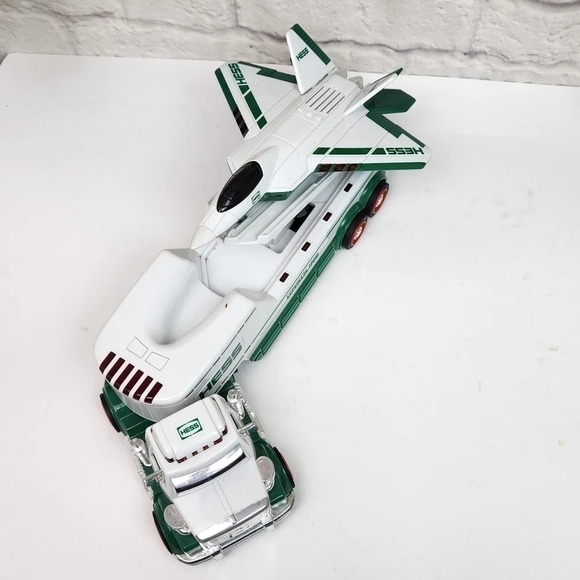 Hess Toy Truck and Jet Collectible 2010 - Picture 3 of 17